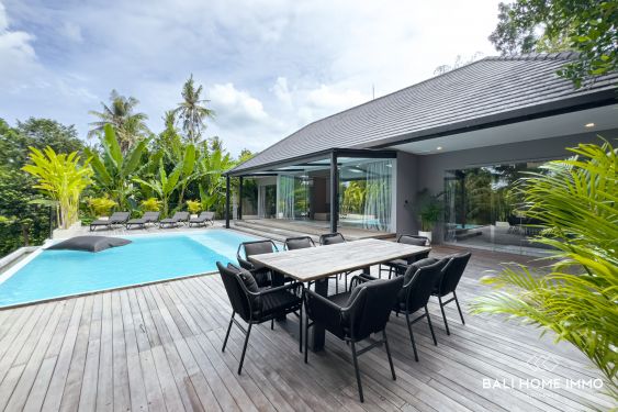 Image 3 from Villa familiale moderne de 3 chambres avec jardin à vendre leasehold à Kedungu