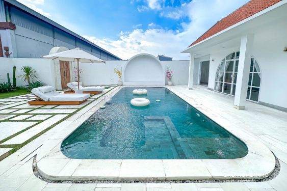 Image 2 from 3-Bedroom Villa for Rent in Berawa Walking Distance to the Beach
