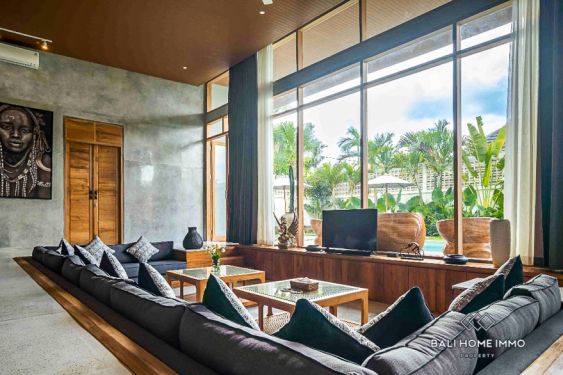 Image 3 from 4 Bedroom Modern Tropical Villa with Office Space For Sale in Bumbak Umalas