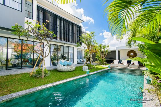 Image 1 from Villa moderen 4 Kamar Disewakan di Pusat Berawa Bali