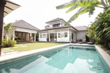 Image 1 from Vila 4 Kamar Tidur Disewakan Tahunan di Bali Seminyak