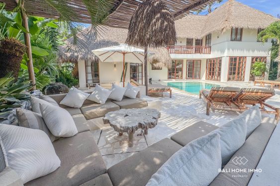 Image 3 from Villa tropicale de 4 chambres à vendre à distance de marche de la plage de Pererenan Bali