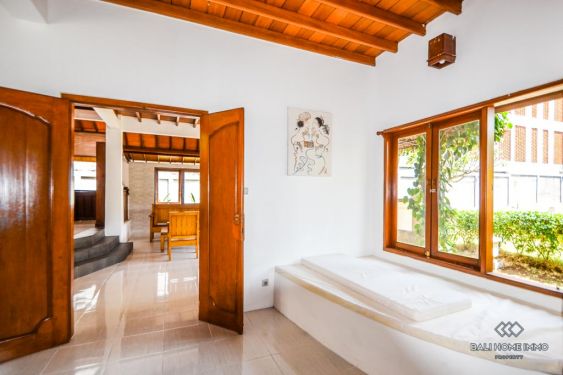 Image 2 from Dijual Vila Keluarga 6 Kamar di Canggu Bali