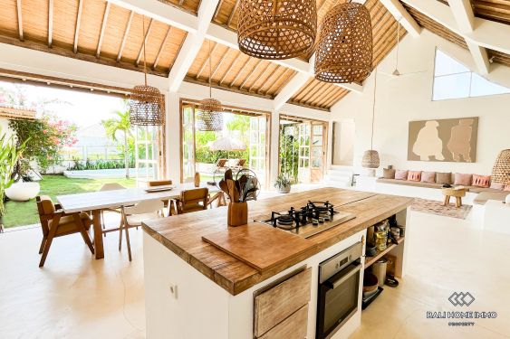Image 3 from Belle Villa 4 Chambres + 1 Bureau à Louer à Bali Umalas
