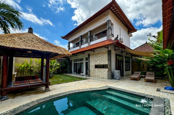 Image 1 from Charmante villa de 3 chambres à vendre dans le centre d'Oberoi - Seminyak