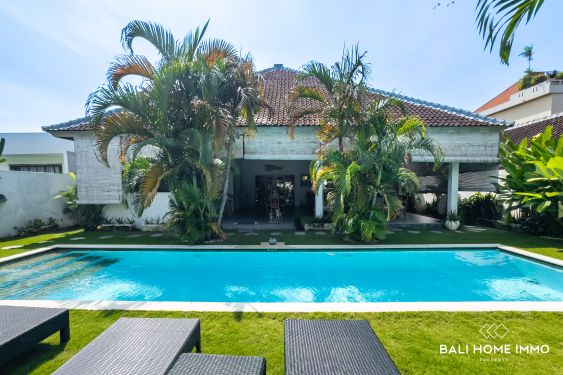 Image 1 from Villa 3 Kamar dengan taman Dijual di Bali Batu Belig