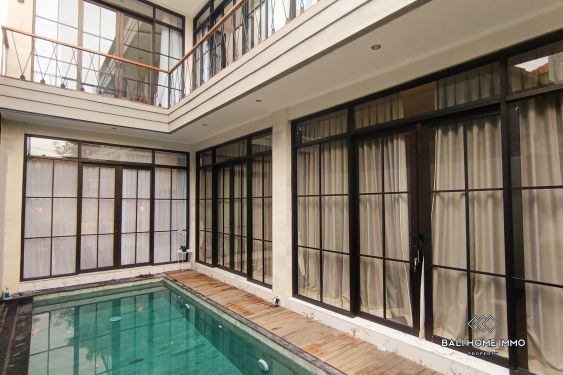 Image 2 from VILLA MODERNE ET ÉLÉGANTE DE 3 CHAMBRES À VENDRE EN LOCATION À JIMBARAN PRÈS DE LA PLAGE DE JIMBARAN