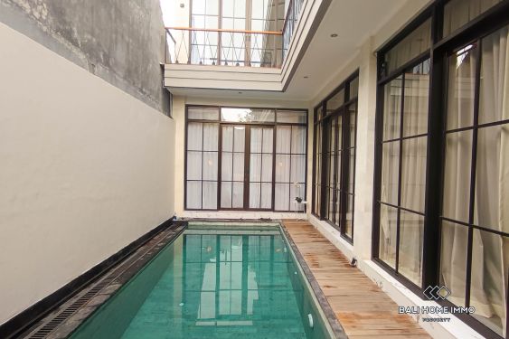 Image 3 from VILLA MODERNE ET ÉLÉGANTE DE 3 CHAMBRES À VENDRE EN LOCATION À JIMBARAN PRÈS DE LA PLAGE DE JIMBARAN