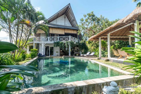 Image 1 from Villa Dekat Pantai 4 Kamar Disewakan di Bali Canggu Berawa