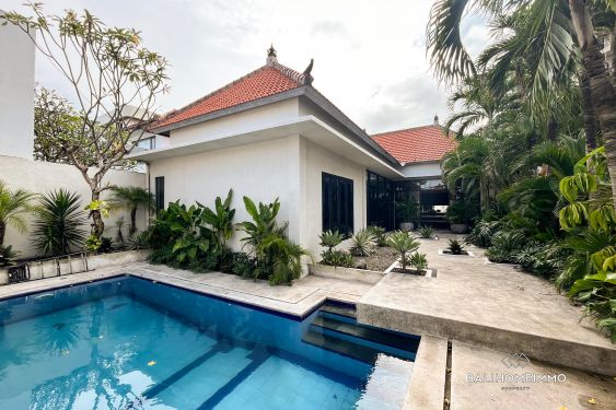 Image 2 from Newly Renovated 3 Bedroom Villa for rent yearly in Berawa Canggu