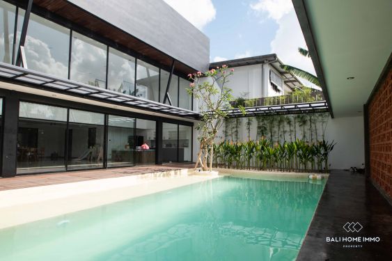 Image 1 from VILA 3 KAMAR TIDUR YANG LAPANG UNTUK DIJUAL DI KUTA