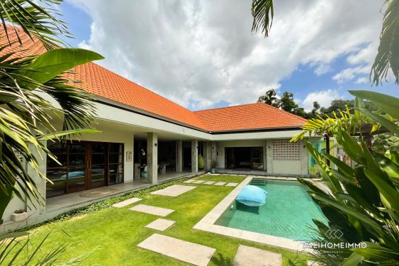 Image 1 from Disewakan vila keluarga 3 kamar tidur dan taman di Umalas dekat sekolah
