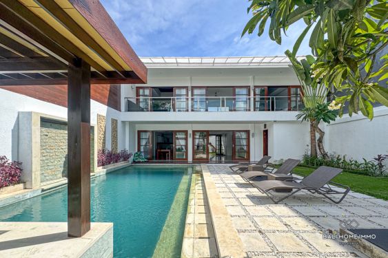 Image 1 from Villa Luas 3 Kamar Tidur Dijual di Seminyak