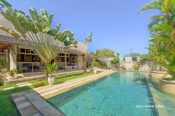 Image 2 from Dijual villa luas dengan 6 kamar tidur jarak berjarak berjalan kaki dari Pantai Mertasari Sanur