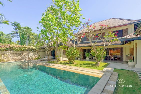 Image 1 from Dijual villa luas dengan 6 kamar tidur jarak berjarak berjalan kaki dari Pantai Mertasari Sanur