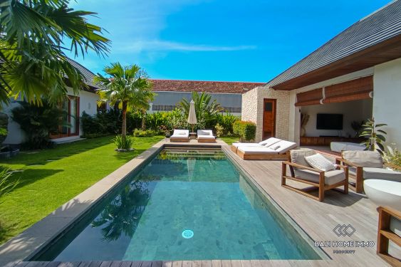 Image 2 from VILLA TROPIS MODERN LUAS DENGAN 4 KAMAR TIDUR UNTUK DISEWA DI NUSA DUA DEKAT PANTAI MENGIAT