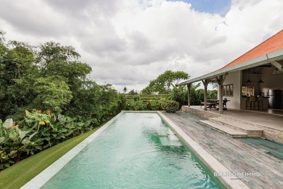 Image 1 from Villa tropicale de 4 chambres avec jardin spacieux à vendre et à louer à Buduk Bali