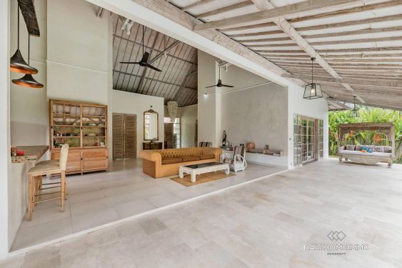 Image 3 from Villa tropicale de 4 chambres avec jardin spacieux à vendre et à louer à Buduk Bali