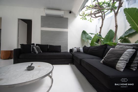 Image 3 from Vila 3 Kamar Tidur yang Menakjubkan Disewakan Tahunan di Bali Seminyak