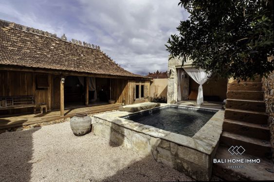 Image 2 from Villa traditionnelle de 2 chambres avec vue sur l'océan à vendre à Padang Padang
