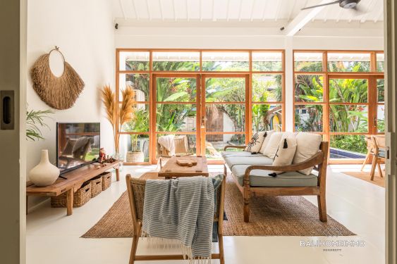 Image 2 from Villa tropicale de 2 chambres à louer à l'année à Berawa Canggu